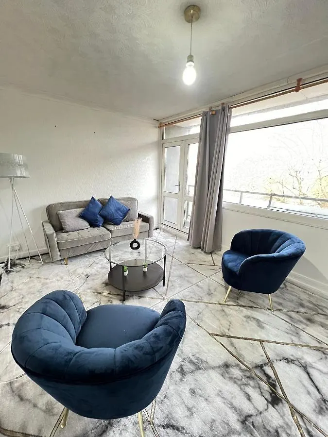 Entire 3 Bedroom Luxury Apartment In London With Private Balcony