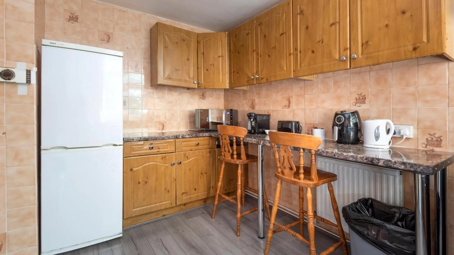 Entire 3 Bedroom Luxury Apartment In London With Private Balcony